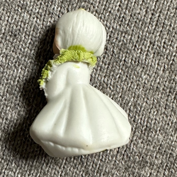 Vintage miniature bisque Flower of the Month figurine - Picture 2 of 4